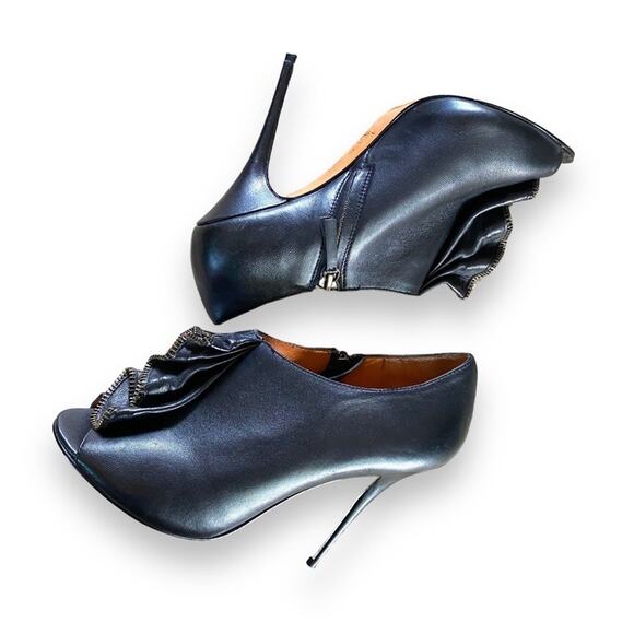 Elizabeth & James Ruffle Peep Toe Stiletto Shoes Sz 7.5B Black Leather Edgy - Picture 2 of 12